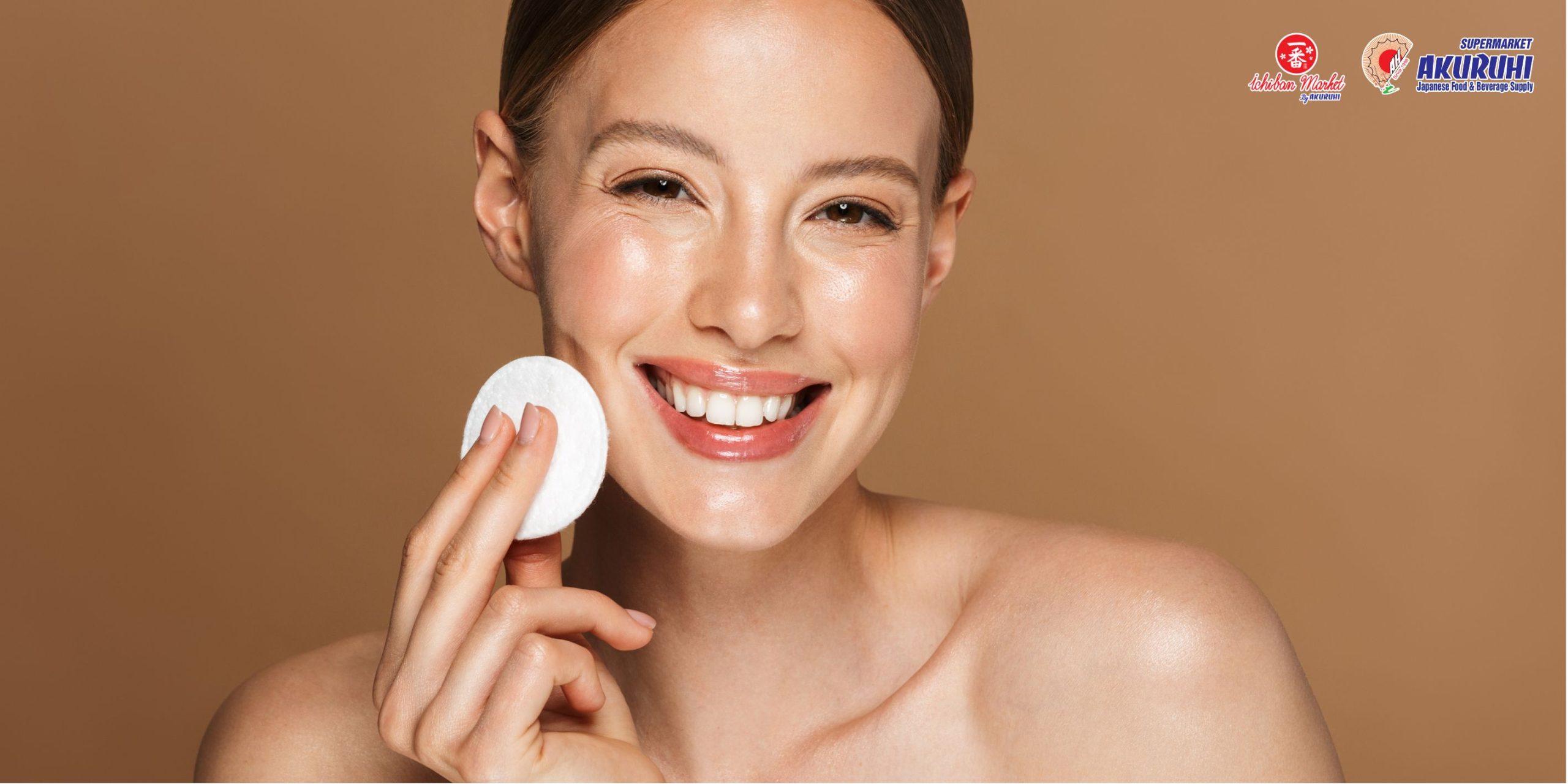 Nên tẩy trang trước khi rửa mặt